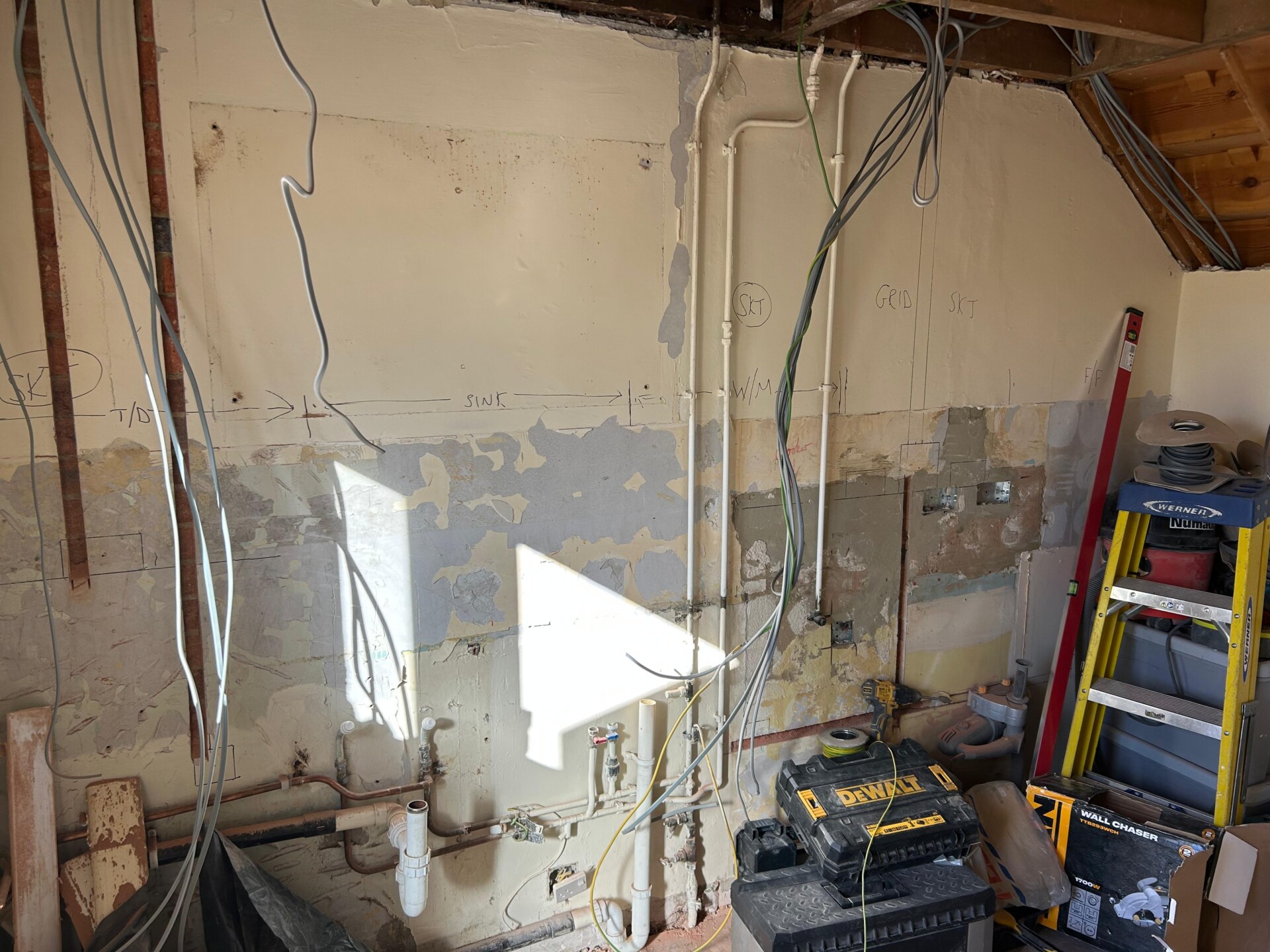 installing a brand new Wylex Consumer Unit 3